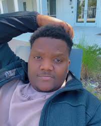 Alpha Delivery se yon sevis ki fè livrezon pwovizyon alimantè lakay ou. Yo  vann Duri, pwa, sik, farin, mayi, lwil, maggi, lèt, spageti, somon,  cornflakes elatriye. Ou ka achte pa grenn oswa