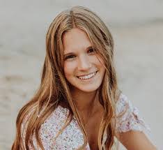 Alyssa Volkers's Instagram, Twitter & Facebook