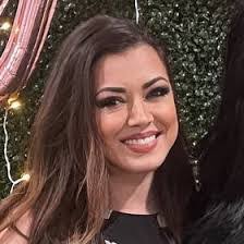 Kara Grace's Instagram, Twitter & Facebook