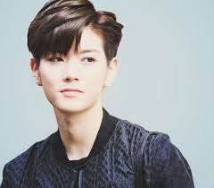 Nah, coba lihat gaya rambut ala pria korea, siapa tahu cocok untuk gaya rambut terbarumu. 29 Inspirasi Terkini Potongan Rambut Artis Cowok Indonesia