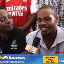 Simba inahitaji mashabiki watano tu Kama huyu mwamba kuwaondolea umbumbumbu  alio wapa Rage , Watatu tayari wamepatikana , 1. Mzee Kilomoni , 2. HK , 3.  Kambi J Kambi , 4. ?, 5. ?