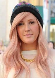 Ellie Goulding premieres Explosions music video