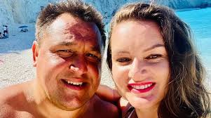 Petronel Corduneanu și Alina Filip construiesc un bloc de locuințe în  centrul Iașului, în apropiere de Colegiul „Octav Băncilă”! Fostul prefect a  fost dus la notariat să semneze acordul