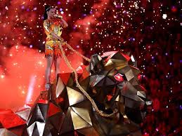 Katy perry riding atop a mechanical lion while performing roar during the halftime show at the super bowl on sunday.credit.chang w. Katy Perry Beim Super Bowl Spektakulare Halbzeitshow
