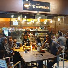 Tugas harian akan memandu anda mempelajari seluruh isi kursus bahasa ini pada tetapi sebelum mengundang teman liburannya untuk makan malam, kulkasnya harus diisi penuh. Kafe D Marmalade Saujana Utama Bagi Aku Ben Ashaari