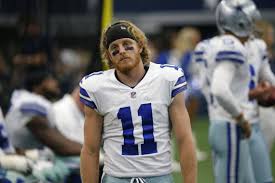 Cole beasley catches football pass with his neck. Dallas Cowboys Cole Beasley Exits With Concussion Fort Worth Star Telegram