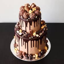Torten Selber Machen Torte Mit Schokoladesahne Und Schokolade Dekoriert Mit Bonbons Cake Drip Cakes Drippy Cakes