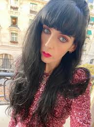 Woman marries 18th-century ghost pirate