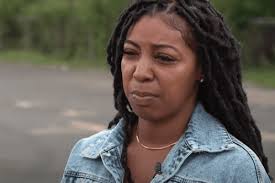 Detroit woman recovers her stolen car, drags thief by his dreadlocks (video)