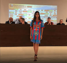 Se os direitos autorais desta imagem png pertencerem a você, entre em contato e iremos. Calcio Catania Presentate Le Maglie E Gli Sponsor Per La Stagione 2019 20 Foto Liveunict