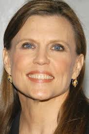 Mavis Ray's Instagram, Twitter & Facebook