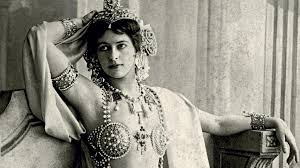 Something resembles to eye (needle eye, etc). Mata Hari Ihre Bruste Heben Sich Schmachtend Die Augen Glanzen Welt