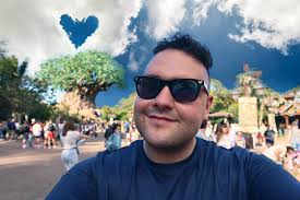 I'm off to Animal Kingdom 🌳🌿 Wish her a happy b(earth)day 🌎🎂