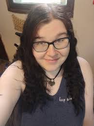 Alexis Isom's Instagram, Twitter & Facebook