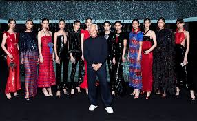 La moda di milano è chiamata a dover essere inclusiva, non un circolo rotary inaccessibile, a maggior ragione vista la tendenza generale dei brand a una maggior democratizzazione dell'alta moda. Gucci Armani Prada Versace Tutte Le Sfilate Rimandate A Causa Del Coronavirus Io Donna