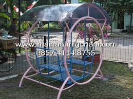 Manfaat dari setiap ayunan bayi baik yang terbuat dari bambu, besi ataupun kayu semuanya sama, yakni untuk meninabobokkan sibayi supaya ia bisa tidur dengan nyenyak dan kita bisa meninggalkanya sejenak untuk beraktifitas seperti memasak dan mencuci. Produsen Ayunan Besi Dan Fiber Mainan Tk Dan Paud