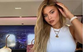 Kylie Jenner Pretende Ser Mae De Quatro Filhos Ofuxico