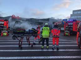 Jun 05, 2021 · weil im bereich zwischen leezen und bad segeberg die fahrbahn der autobahn 21 in beiden richtungen erneuert wird, müssen einige autofahrer von heute an umwege in kauf nehmen. Fw Kiel Kiel Mettenhof Brennt Papiercontainer Am Einkaufsmarkt Presseportal