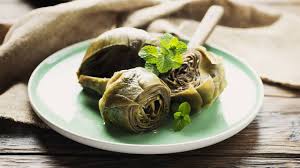 Una ricetta facile, dove la cosa più importante è la pulitura dei carciofi, per cui vanno scartate le foglie più dure e non. La Ricetta Della Nonna Dei Carciofi Alla Romana Un Contorno Tradizionale