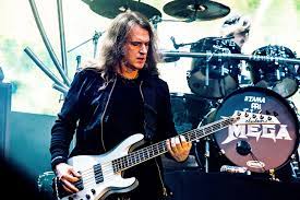 Megadeth bassist david ellefson responded to allegations this morning that surfaced over the ellefson has been married to his wife, julie foley, for 27 years and a lutheran pastor, so naturally. Luoozcfhwid Am