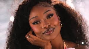 Amy Favors's Instagram, Twitter & Facebook