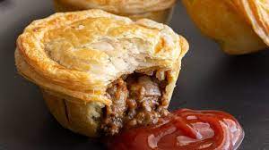 How To Make Australian Beef Party Pies Mini Meat Pies Easy Party Food Youtube In 2021 Aussie Food Easy Pie Recipes Food