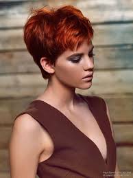 kurze haare freche frisur rote kurzhaarfrisur frauen look frauen styling kurze rote haare frisuren kurze haare rot freche frisuren kurze haare
