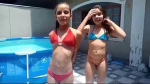 E que tal um desfio na piscina com uma bola gigante ! Desafio Da Piscina
