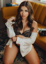 Amanda Diaz - Free pics, galleries & more at Babepedia