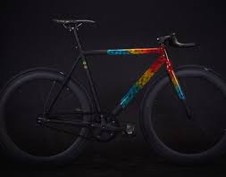 Berlin Clothing Shop Ucon And 8bar Bikes Team Up To Bring The Best Of Both Of Their Brands Together In A New Bike C In 2020 Fixie Fahrrad Fahrraddesign Fahrrad Malerei