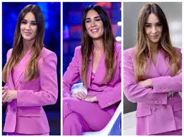 Silvia toffanin (bassano del grappa, 26 ottobre 1979) è una conduttrice televisiva italiana. Verissimo Silvia Toffanin In Un Look Tutto Rosa Di Alberta Ferretti Blazer Da 1000 Euro Unf Donna