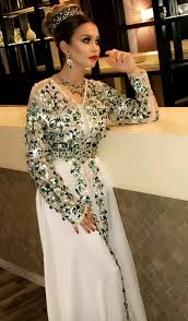 Codes promo, ventes flash, livraison offerte, trouvez le produit de vos rêves à prix réduit ! Cafetan Pour Mariage Moroccan Dress Moroccan Clothing Moroccan Fashion