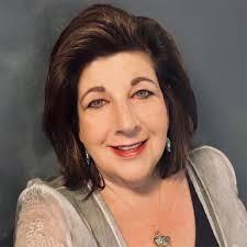 Vicki Strauss's Instagram, Twitter & Facebook