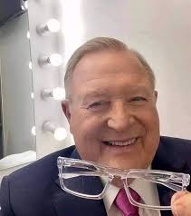 Single person from London UK ready to travel to any country