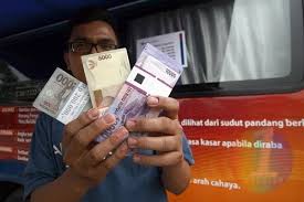 Bi mengingatkan masyarakat yang memiliki 6 pecahan uang kertas rupiah tahun emisi 1968, 1975, dan 1977 untuk dapat menukarkannya ke loket penukaran kantor bi terdekat di seluruh indonesia, ujar. Rupiah Hari Ini Melemah Ke Level Kurs Tahun 1998 Satu Harapan