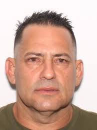 BREAKING Estranged husband of custodian killed outside Nashville school  wanted. https://bit.ly/42pneEV