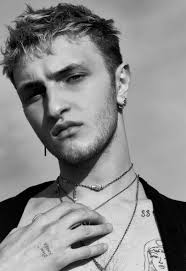 anwar hadid = layne staley lookalike! : r/AliceInChains