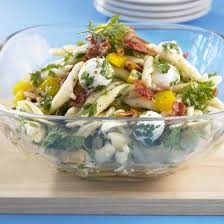 Nudelsalat Mit Kaseballchen Rezept Nudelsalat Salat Lebensmittel Essen