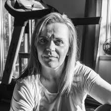 How to prevent contacts from drying out while running?