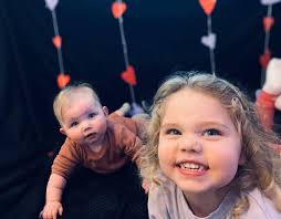 youngpregnantandwingingit