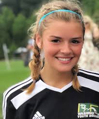 Lily Paulson's Instagram, Twitter & Facebook