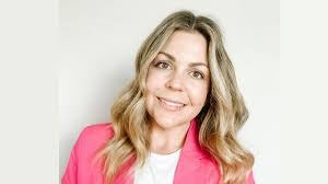 Sheena Hinson's Instagram, Twitter & Facebook