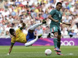 Damn, that mexican goalie isn't letting anything past him. Brasil Perde Para O Mexico E Fica Com A Prata Nos Jogos Olimpicos Esportes Estadao