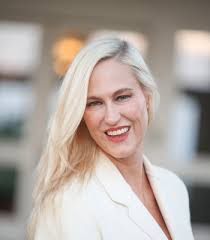 Lindsay Redwine's Instagram, Twitter & Facebook