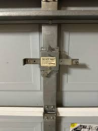 How do I open this manuel garage door? : r/howto