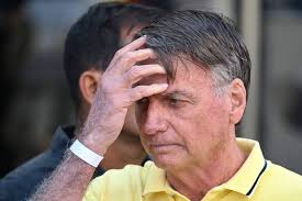 Bolsonaro é internado às pressas em UTI de hospital em Brasília após diagnóstico de broncopneumonia bacteriana