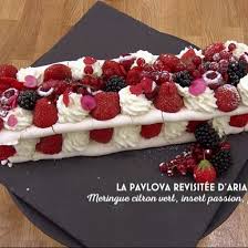 Le Pavlova Facon Mille Feuille D Ariane Brodier Recette Pavlova Nourriture Delicieuse Alimentation