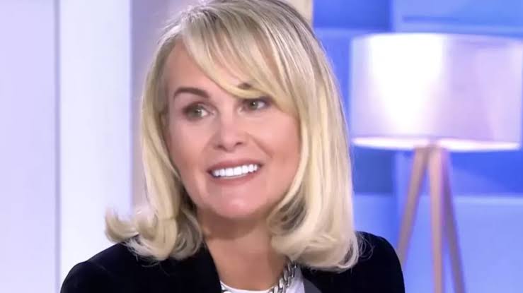 Laeticia Hallyday en Grèce sans Serge Varsano : tensions dans le couple ? |  Ohmymag