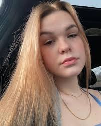 Shelby Schafer's Instagram, Twitter & Facebook