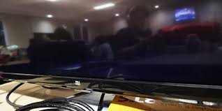 Buka bagian belakang remot, lalu masukan baterai sesuai dengan jumlah yang tersedia. Review Mi Tv 4a Smart Tv Rp 4 Jutaan Yang Andal Tapi Tekno Liputan6 Com